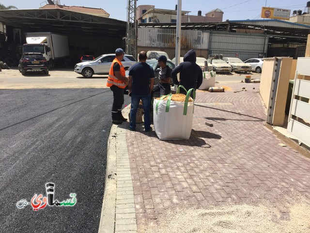 فيديو : تعبيد واتمام عماير ابو سعده بحضور رئيس البلدية المحامي عادل بدير .. والاهالي هذا سفيون دار ابو سعدة 